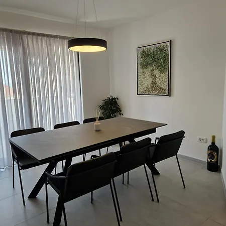 Lägenhet Modern And Spacious 2 Bedroom Pakoštane