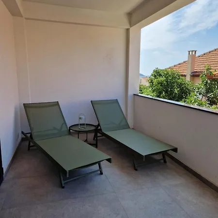 Apartment Modern And Spacious 2 Bedroom *