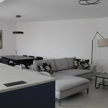 Lägenhet Modern And Spacious 2 Bedroom Pakoštane