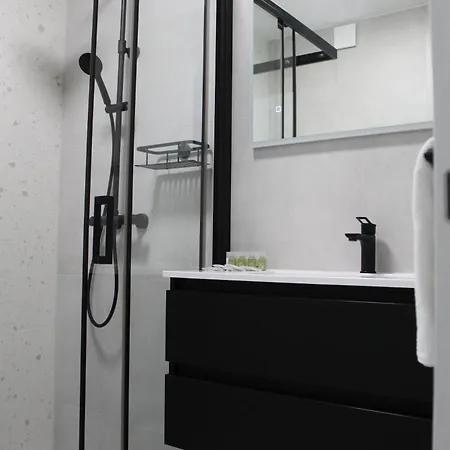 Modern And Spacious 2 Bedroom * Pakostane