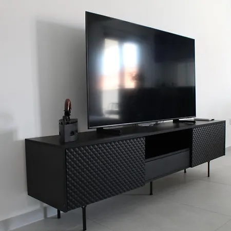 Apartment Modern And Spacious 2 Bedroom Pakostane