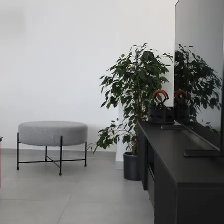 Modern And Spacious 2 Bedroom شقة *