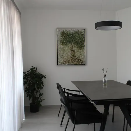 Modern And Spacious 2 Bedroom Apartment