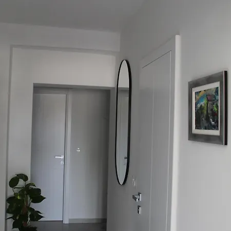 Apartment Modern And Spacious 2 Bedroom