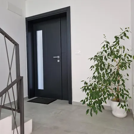 Modern And Spacious 2 Bedroom