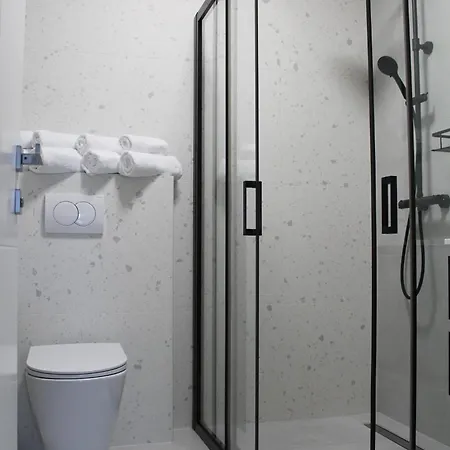 Modern And Spacious 2 Bedroom Apartment
