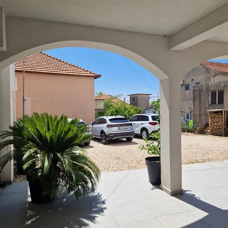Modern And Spacious 2 Bedroom شقة باكوشتاني