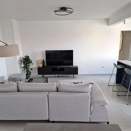 Modern And Spacious 2 Bedroom