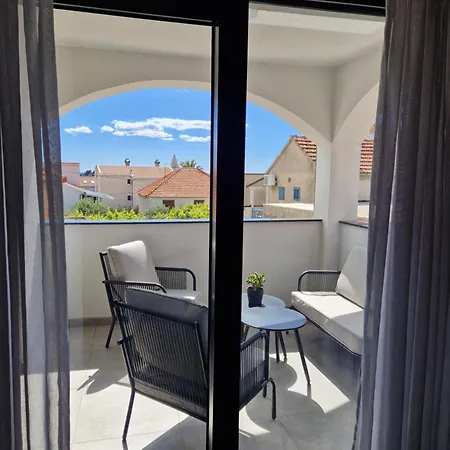 Modern And Spacious 2 Bedroom Apartment Pakostane