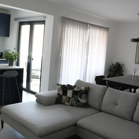 Modern And Spacious 2 Bedroom *